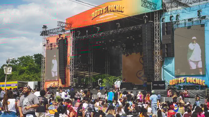 RootsPicnic_Stage-and-crowd_BeaumondeOriginals_2200x1237px